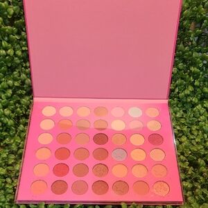 ELLE Written in the Stars Eyeshadow Palette NWT - Host Pick
